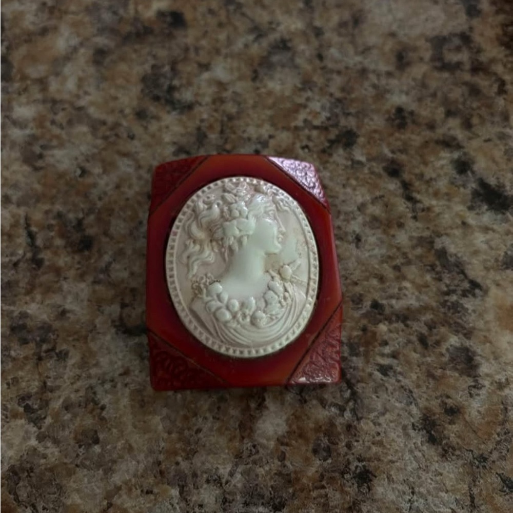 Vintage 1930s Bakelite Cameo Brooch